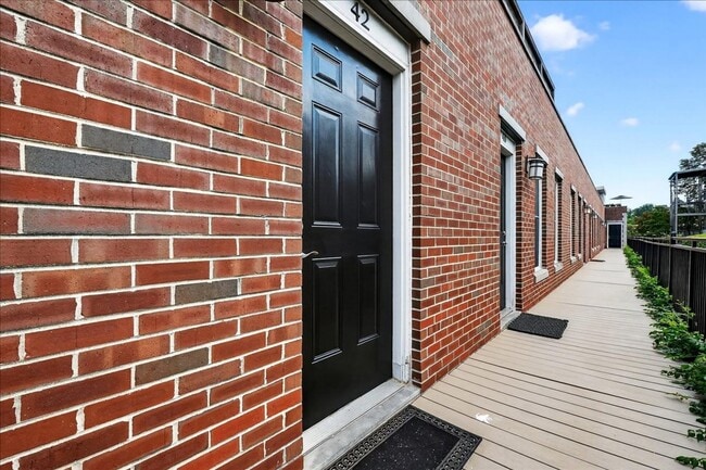 Building Photo - 36 Carriage Ln