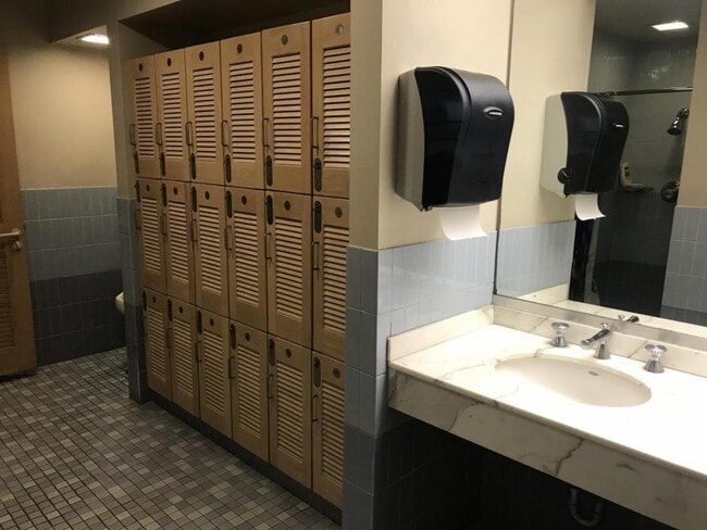 Building Photo - 1341 Kapiolani Blvd