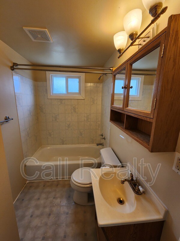 Building Photo - 1021 N Herald Rd