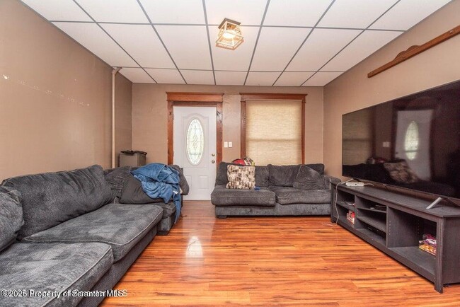 Building Photo - 945 William St