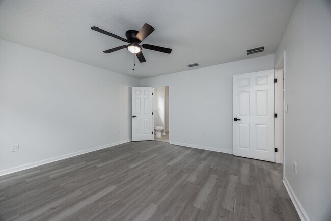 Building Photo - Spacious 4BR/2BA Home in Gainesville’s Heart