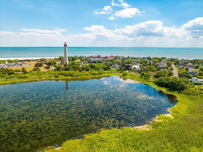 Building Photo - 710 Lighthouse Ave