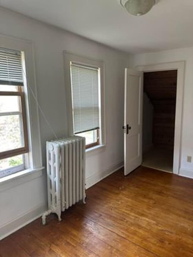 Building Photo - 630 N 16th Ave E