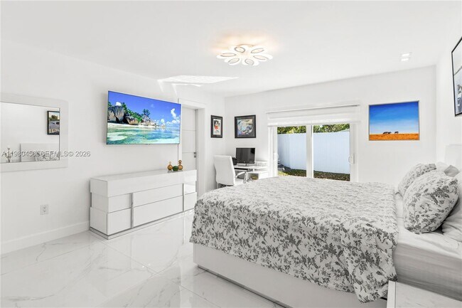 Building Photo - 12401 SW 72nd Ave