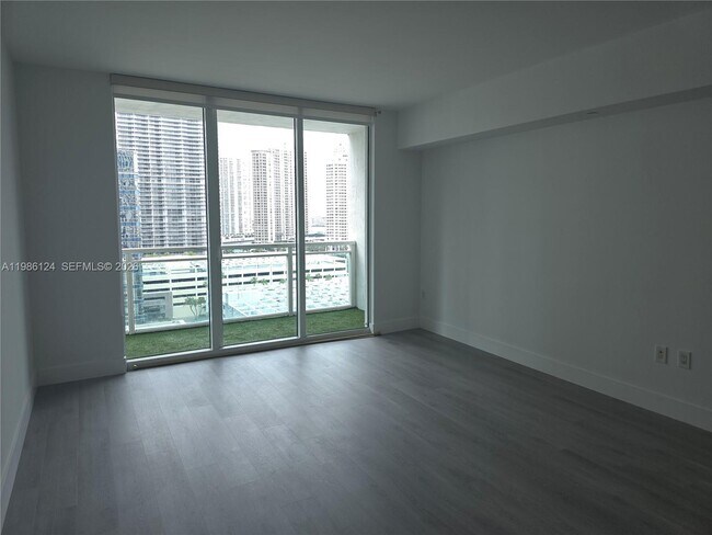 Building Photo - 950 Brickell Bay Dr