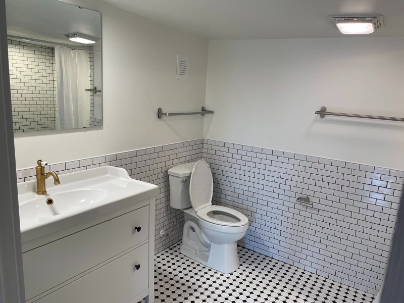 Building Photo - 119 W Main St