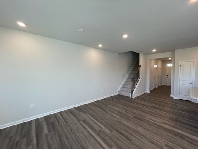 Building Photo - 5010 Tura St
