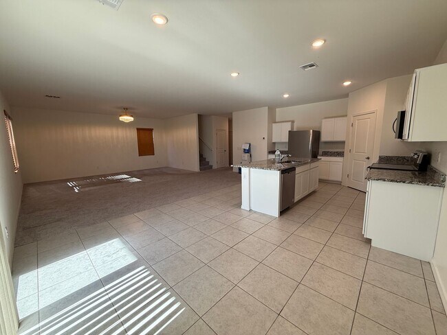 Building Photo - Spacious 5 bed 4.5 bath home in Florence, AZ!