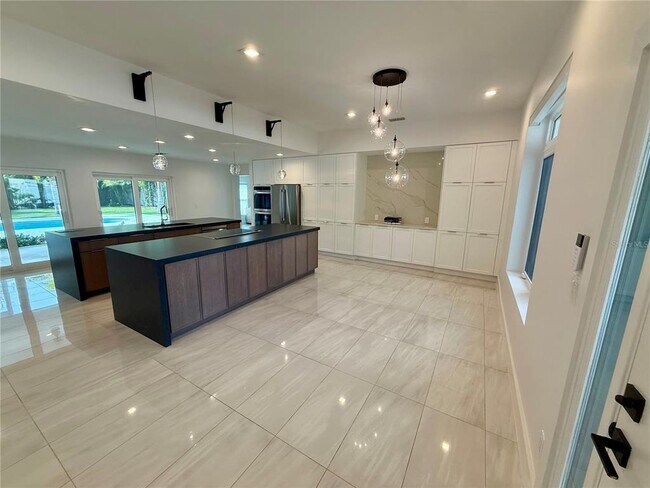 Building Photo - 1359 Harbor Dr