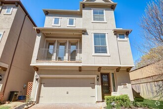 Building Photo - Gorgeous 3 story 3bed/3bath in gated commu...