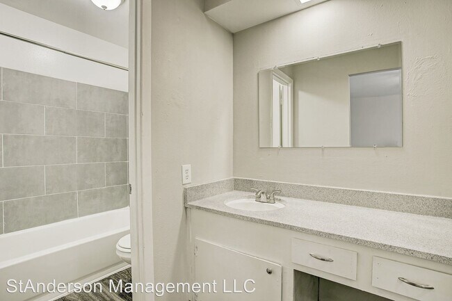 Building Photo - 2322 Dunlavy St