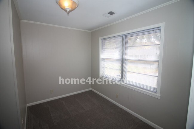 Building Photo - 2224 W 79th St