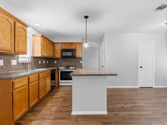 Building Photo - 1023 Santa Fe Ct