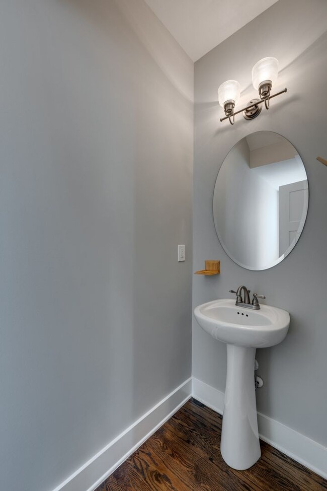 Building Photo - Beautiful 3-bed, 2.5-bath home offering 2,003 sq ft in the heart of East Nashville