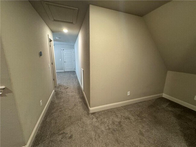 Building Photo - 1806 SW Riverstone Rd