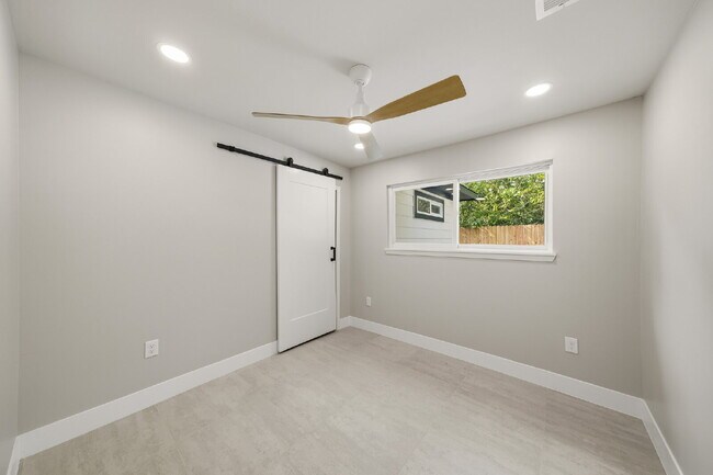Building Photo - Fully Renovated 4-Bedroom in Northwest Houston with a Private Gated Drive