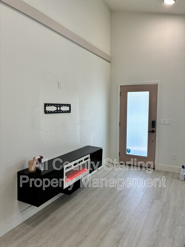 Building Photo - 10230 NE 72nd St