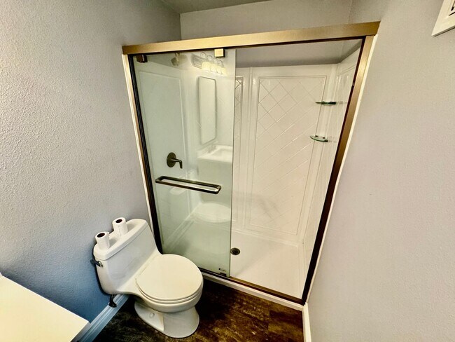 Building Photo - MOVE-IN SPECIAL - 1/2 OFF 1ST MONTH'S RENT...