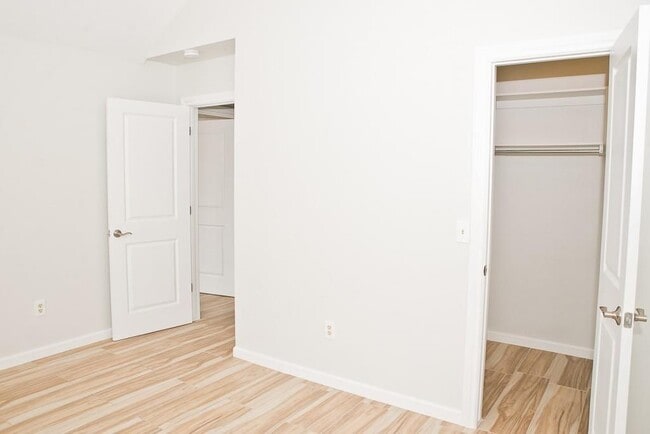 Building Photo - 826 Rickwood Cir