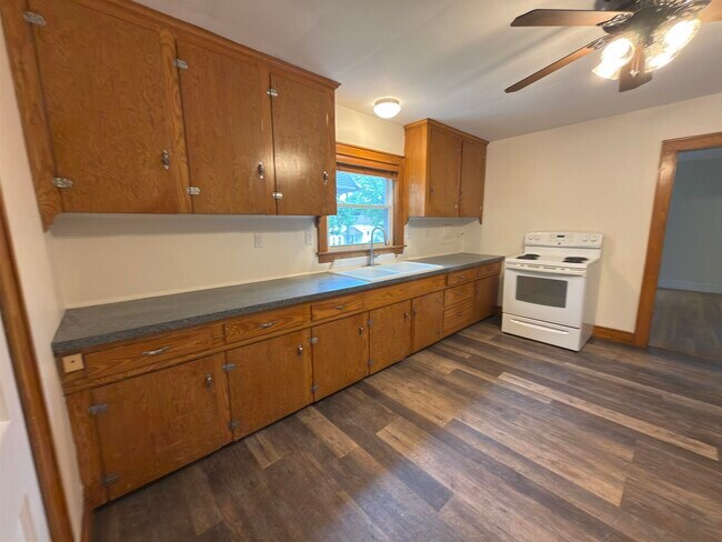Building Photo - 573 Spruce St