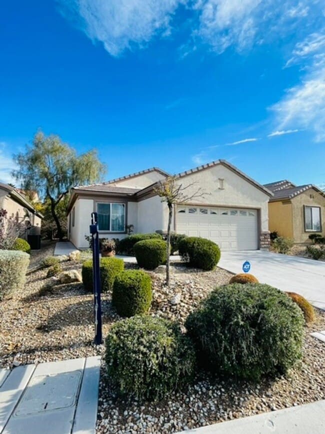 Building Photo - Beautiful Upgraded, single story home in a...