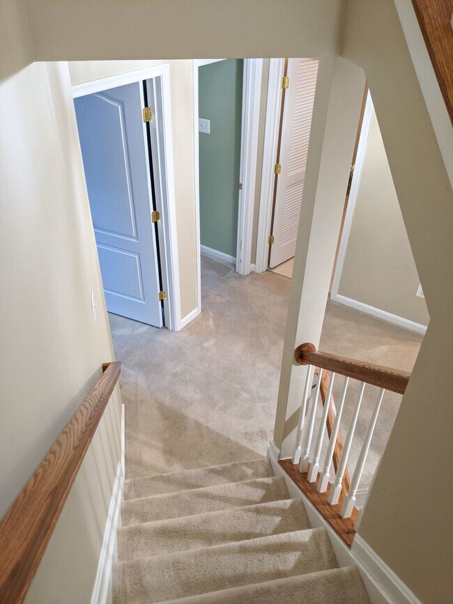 Building Photo - 3 Level townhouse in Frederick available e...