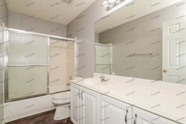 Building Photo - 1122 The Crossings Dr