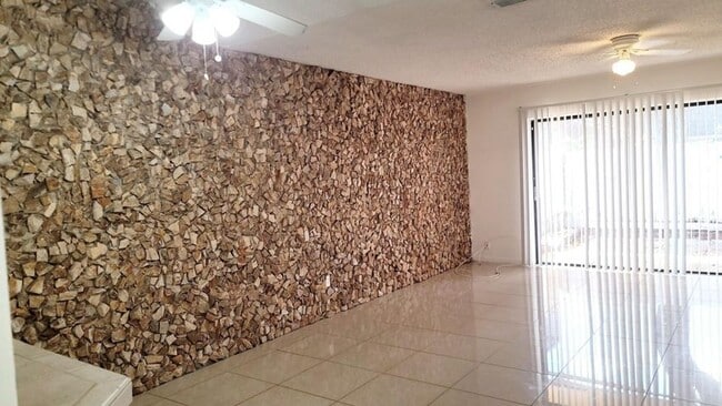 Building Photo - 4049 SW 68th Way