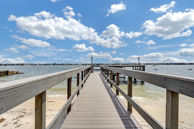 Building Photo - 5600 N Flagler Dr