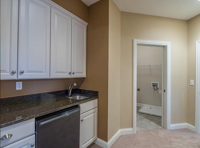 2nd floor laundry & wet bar - 4223 Tuller Ridge Dr