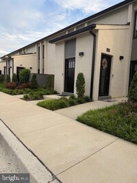 Building Photo - 19520 Village Walk Dr