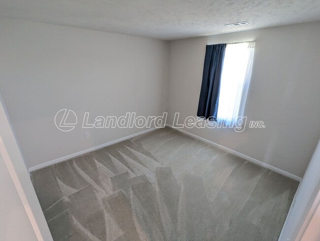 Building Photo - Martin's Run Colonial in Amherst School Di...