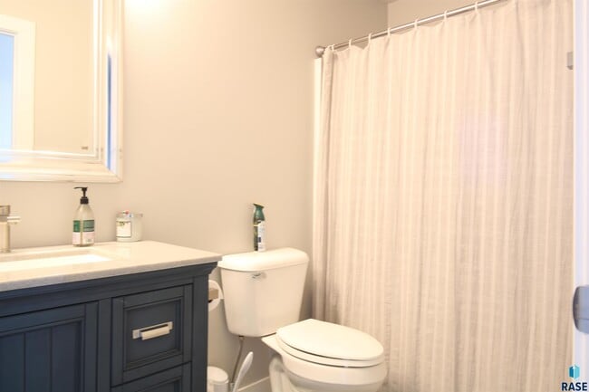 Building Photo - 4417 E Leubecher Pl