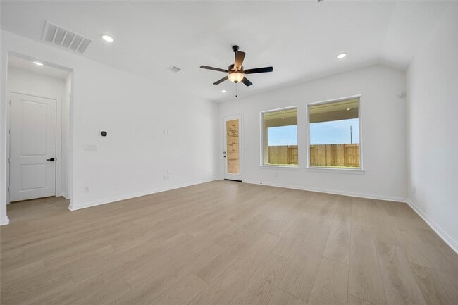 Building Photo - 42710 Loma Vista Ct