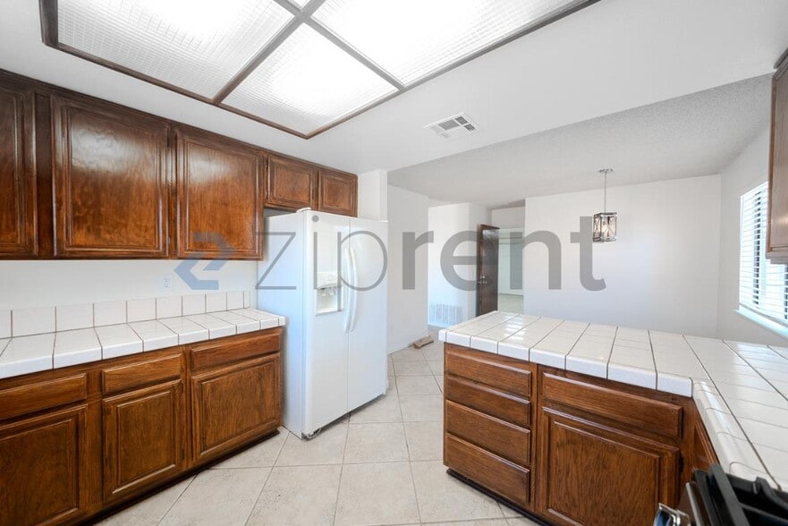 Building Photo - 5327 Meredith Ave