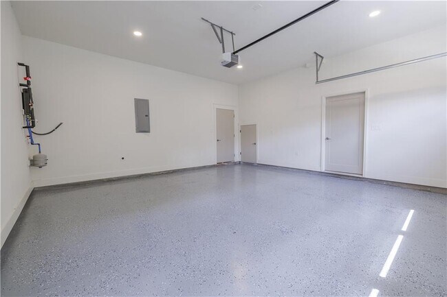 Building Photo - 205 Whitefoord Ave NE