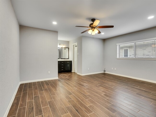 Building Photo - 2554 Olympus Dr