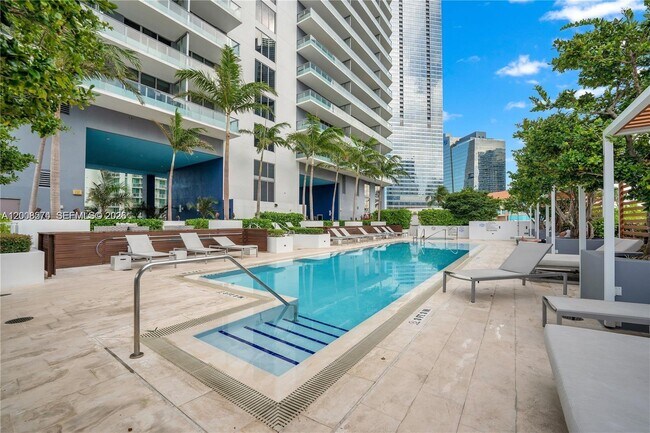 Building Photo - 1300 Brickell Bay Dr