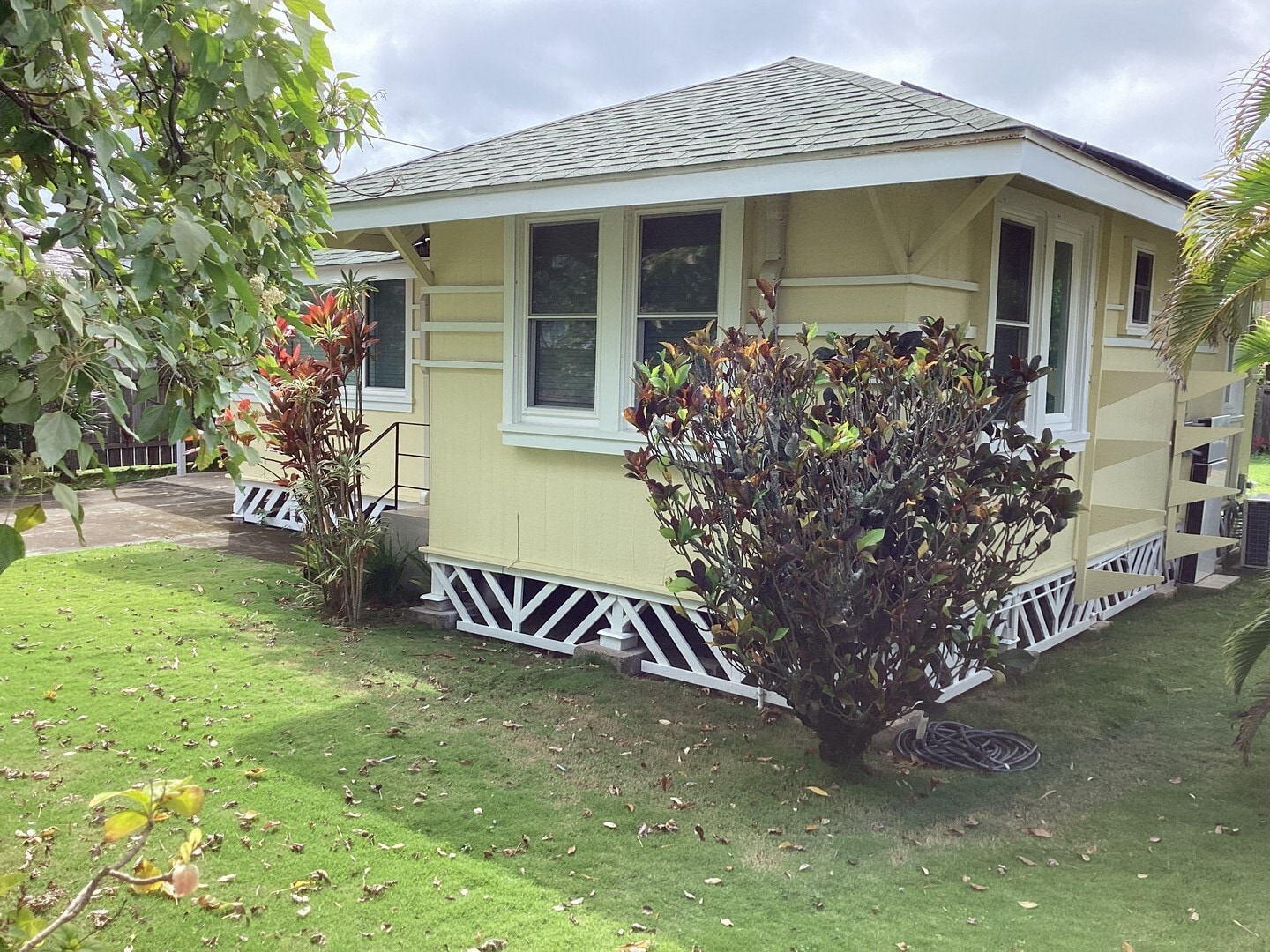 Building Photo - 324 Hualani St