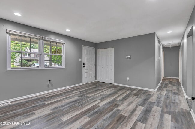 Building Photo - 145 W Woodburn Ave