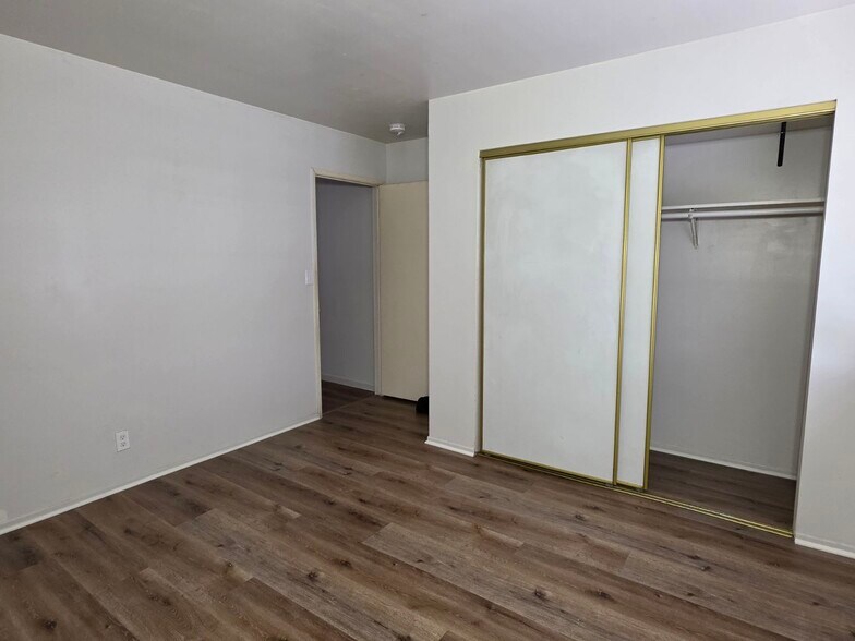 Building Photo - 487 S Sadler Ave