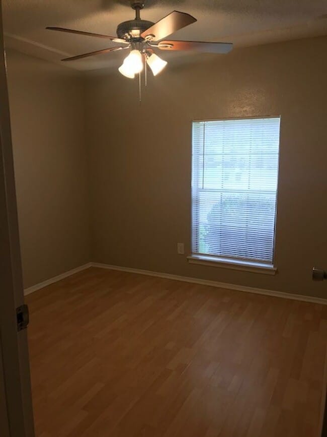 Building Photo - 3 bedroom in quiet subdivision