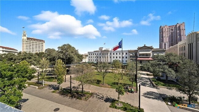 Building Photo - 222 Losoya St