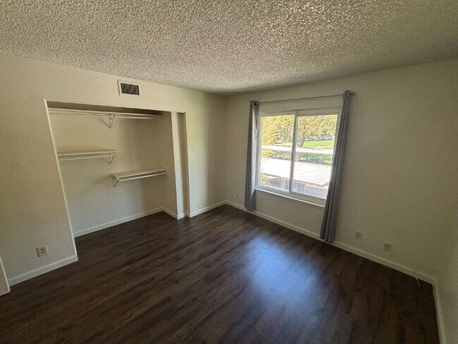 Building Photo - Spacious 4-Bedroom Townhome Directly Across from Greenfair Park