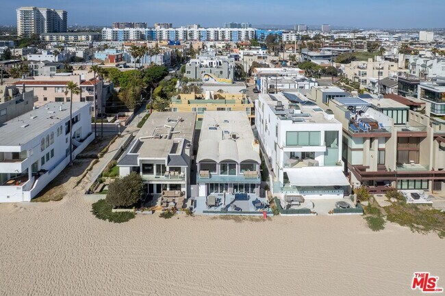 Building Photo - 3806 Ocean Front Walk