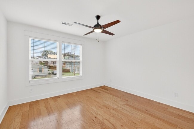 Building Photo - 2404 Middle St