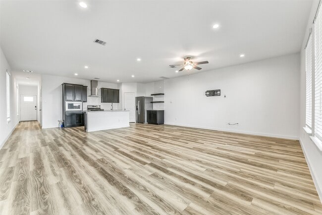 Building Photo - 3028 Crown Gate Dr