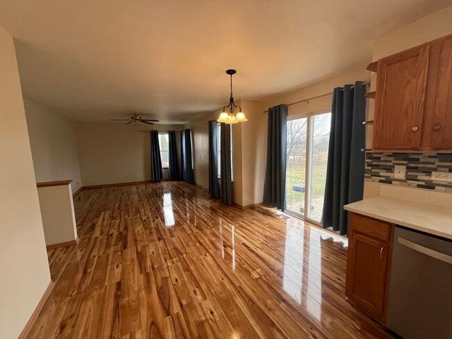 Building Photo - 2936 Deerpath Ln