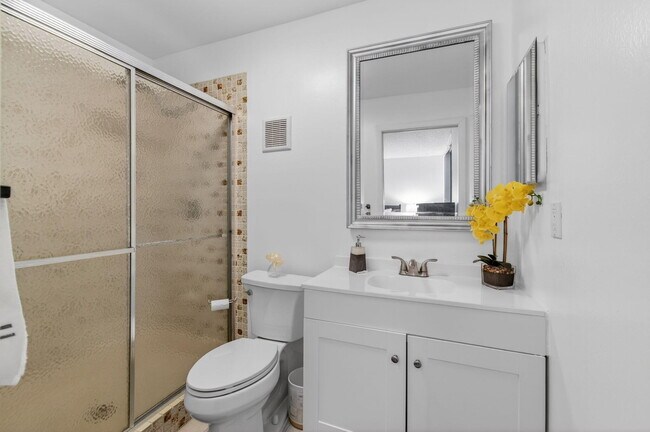 Building Photo - 5220 Las Verdes Cir