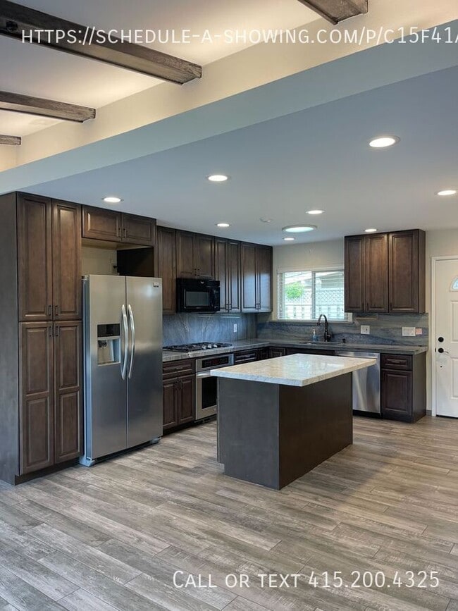 Building Photo - 211 Hacienda Carmel